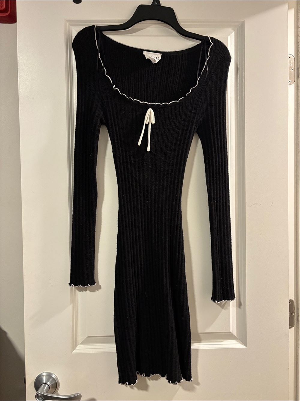 Olive & Oak Black Ribbed Long Sleeve Midi Dress with White Trim